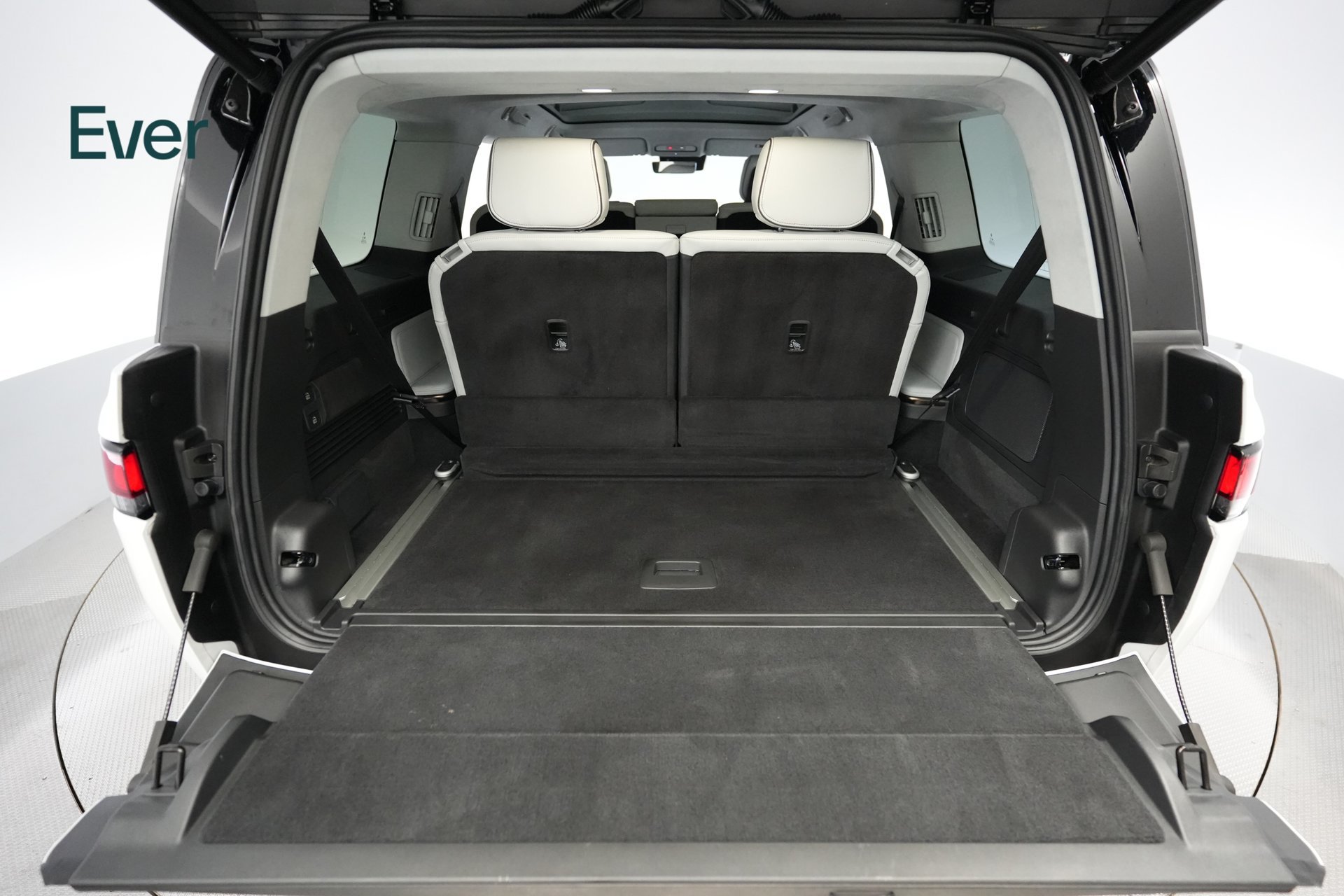 Used 2025 Rivian R1S Premium Dual AWD/4WD image 8