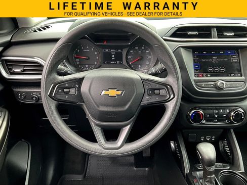 Used 2023 Chevrolet TrailBlazer LT FWD image 5