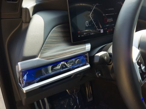 Used 2023 BMW 740i image 12