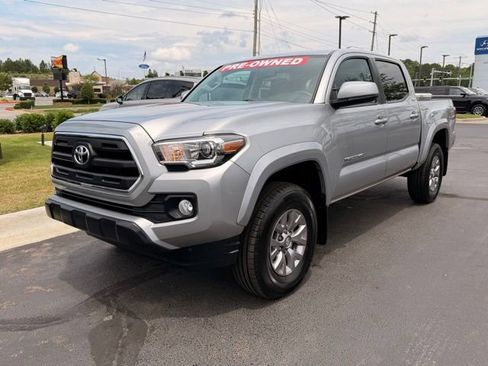 Used 2017 Toyota Tacoma SR5 w/ Tow Package AWD/4WD image 4
