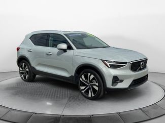 Used 2025 Volvo XC40 B5 Plus AWD/4WD video 1