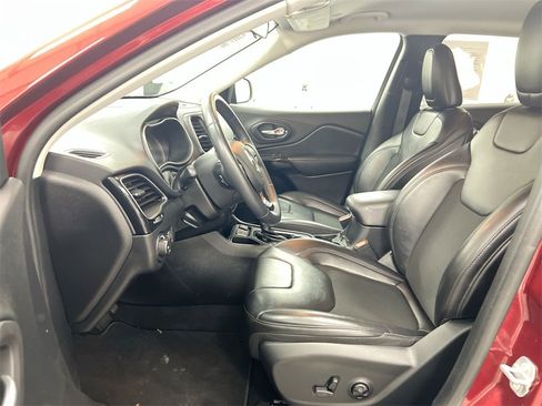 Used 2020 Jeep Cherokee Latitude Plus image 18