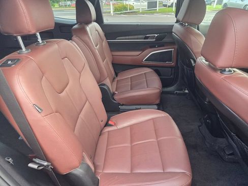 Used 2024 Kia Telluride EX w/ EX Captain's Chair Package AWD/4WD image 29