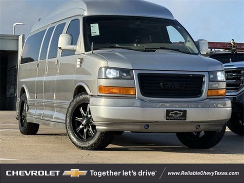 Used 2010 GMC Savana 2500 w/ Preferred Equipment Group image 2