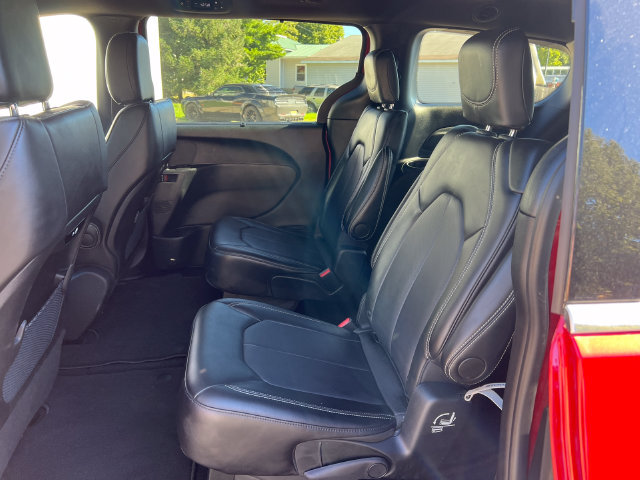 Used 2025 Chrysler Pacifica Select FWD image 4