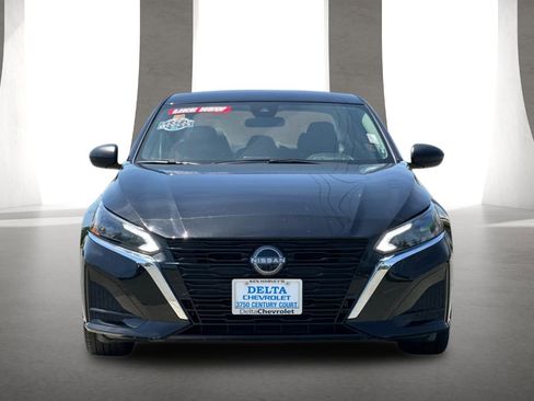 Used 2025 Nissan Altima 2.5 SV FWD image 9
