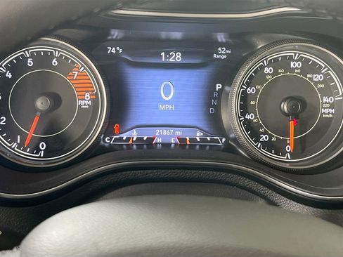 Used 2022 Jeep Cherokee Limited image 12