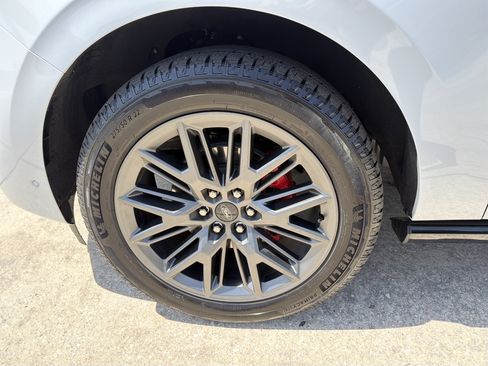 Used 2025 Ford Expedition Platinum w/ Stealth Performance Package AWD/4WD image 9
