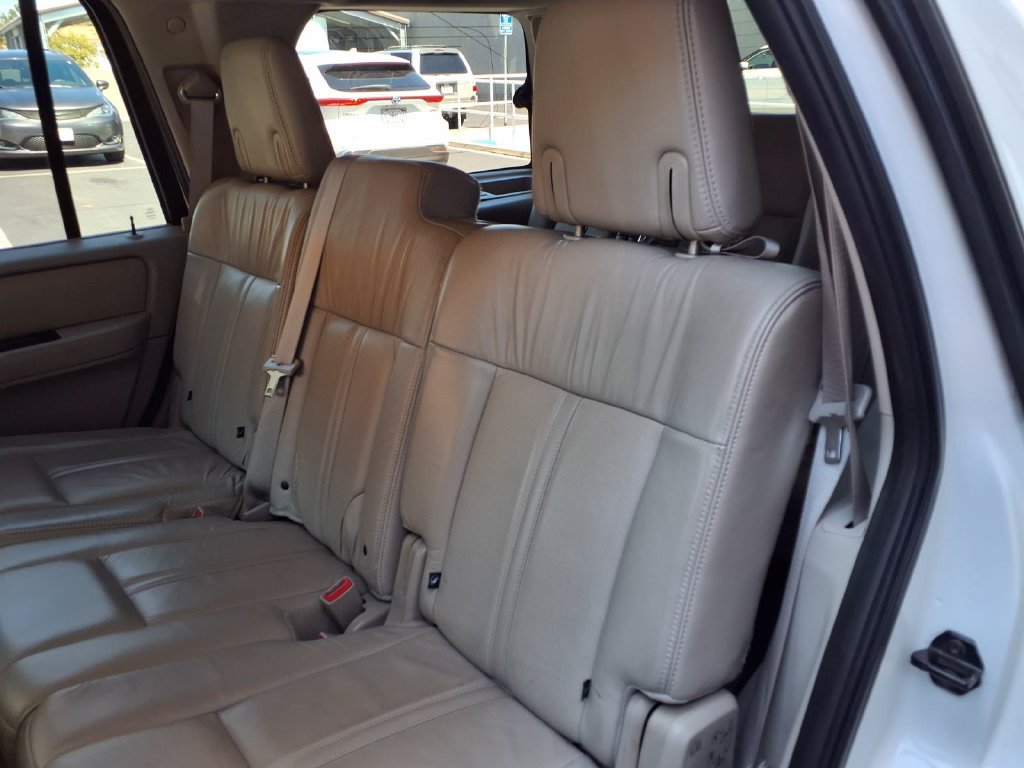 Used 2015 Lincoln Navigator 2WD image 19