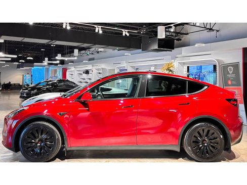 Used 2024 Tesla Model Y Long Range image 8