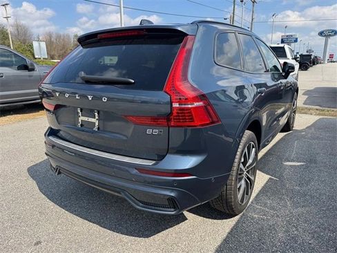 Used 2023 Volvo XC60 B5 Plus w/ Climate Package image 5