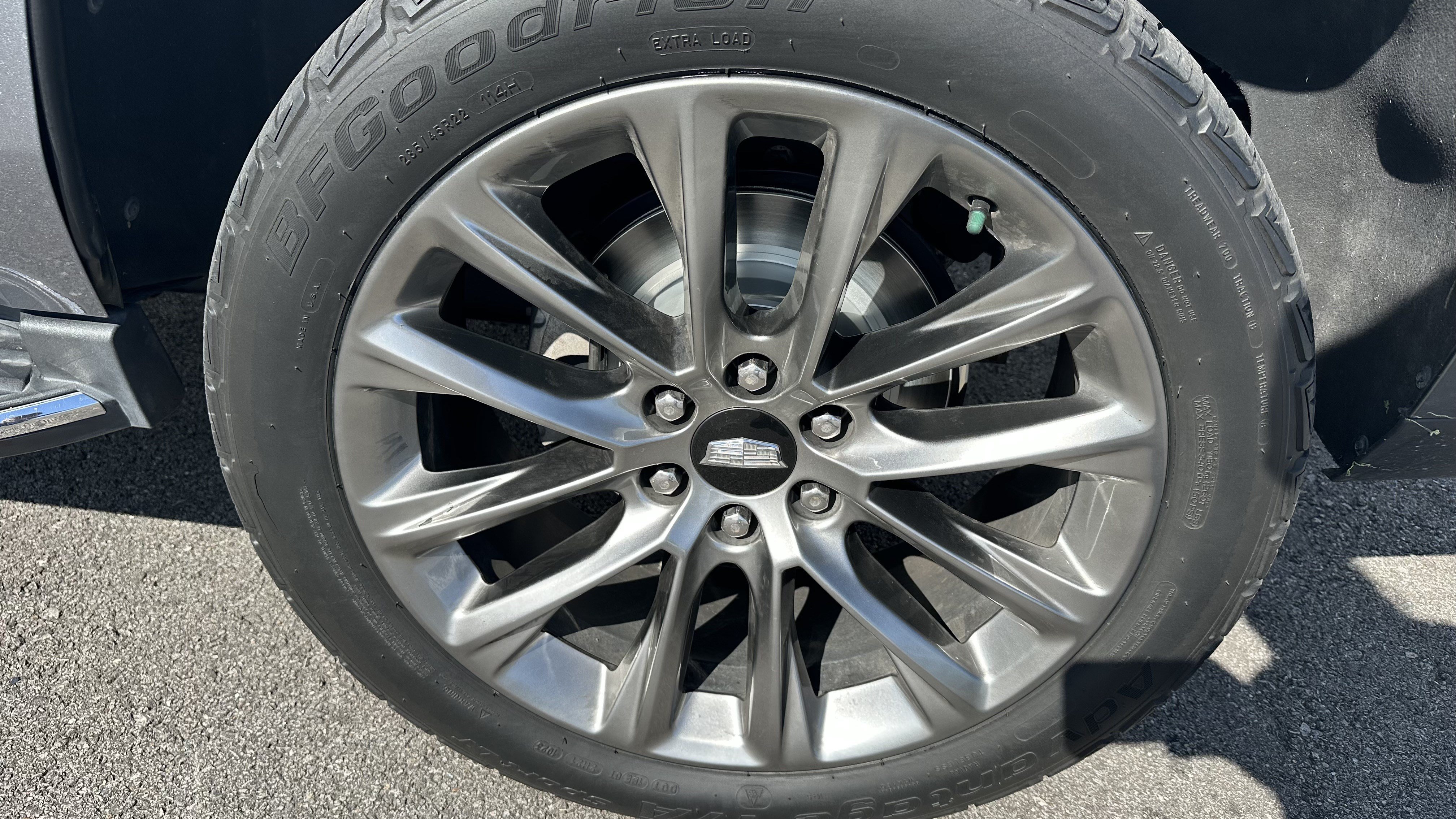 Used 2020 Cadillac Escalade Luxury w/ Escalade Sport Edition AWD/4WD image 13