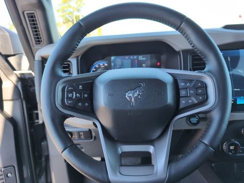 Used 2023 Ford Bronco Wildtrak image 23