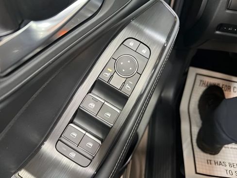 Used 2025 Nissan Rogue SL AWD/4WD image 19