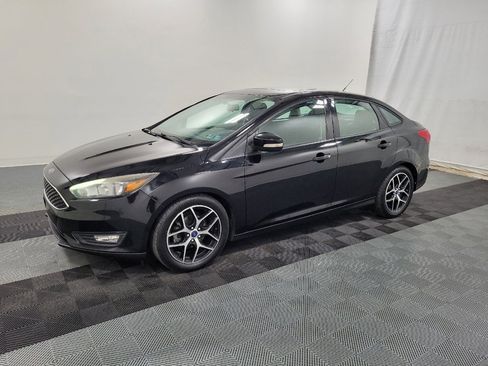 Used 2017 Ford Focus SEL FWD image 2