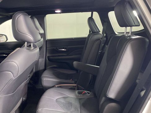 Used 2025 Toyota Grand Highlander AWD Hybrid image 18