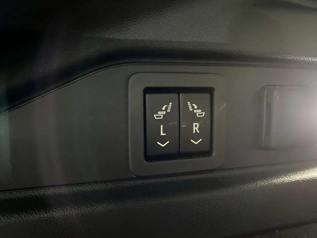 Used 2023 Cadillac Lyriq 2WD image 86