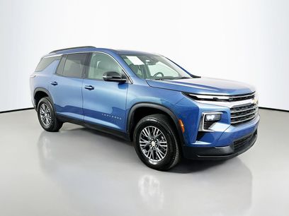 Used 2025 Chevrolet Traverse LT