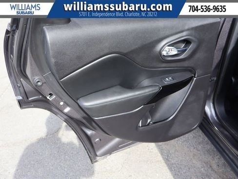 Used 2020 Jeep Cherokee Latitude Plus image 32