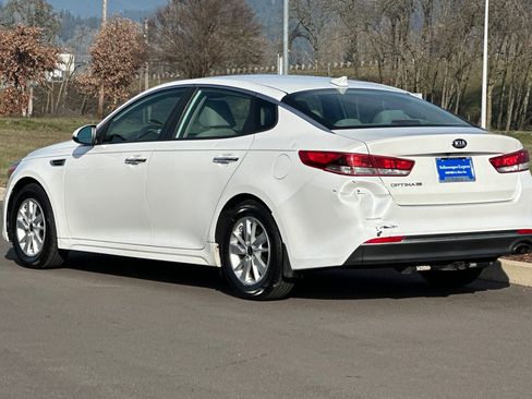 Used 2017 Kia Optima LX image 5