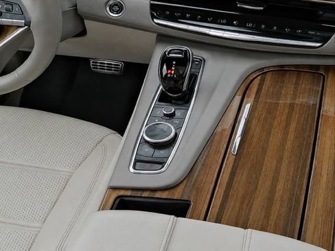 Used 2024 Cadillac Escalade Sport Platinum w/ LPO, ONYX Package AWD/4WD image 16