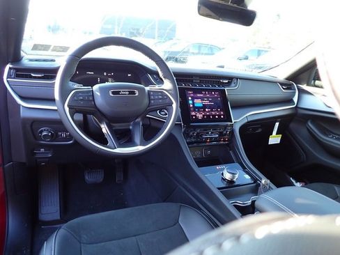 New 2025 Jeep Grand Cherokee 4WD image 14