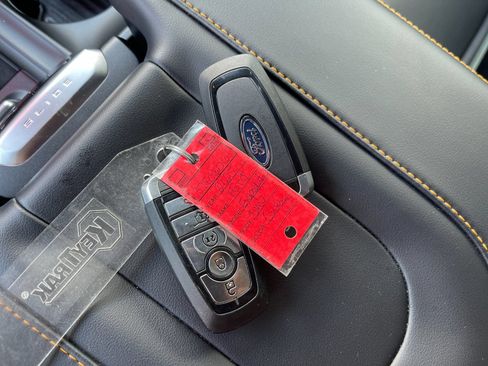 Used 2025 Ford Expedition Tremor AWD/4WD image 10