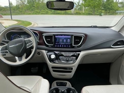 Used 2019 Chrysler Pacifica Limited FWD image 22