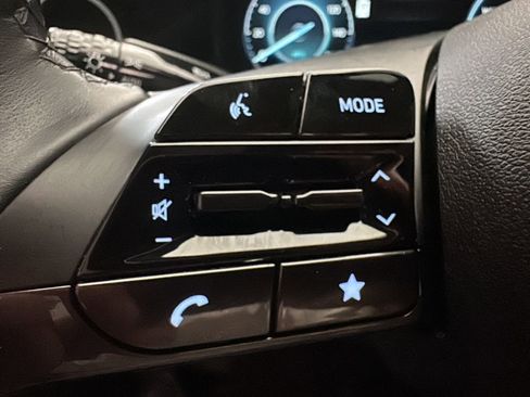 Certified 2024 Hyundai Elantra Limited image 22