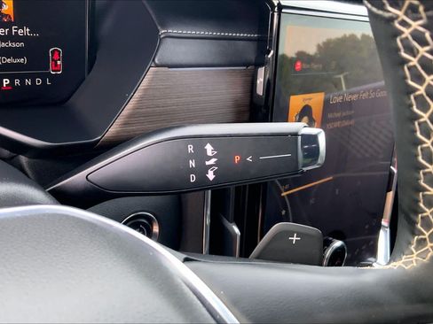 Used 2025 GMC Acadia Denali FWD image 16