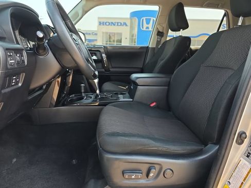 Used 2022 Toyota 4Runner TRD Off-Road AWD/4WD image 10