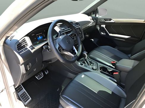 Used 2024 Volkswagen Tiguan SE R-Line AWD/4WD image 11