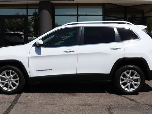 Used 2018 Jeep Cherokee Latitude FWD image 8