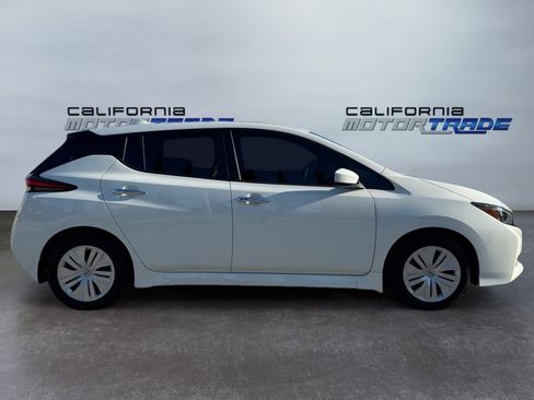 Used 2025 Nissan Leaf S image 4