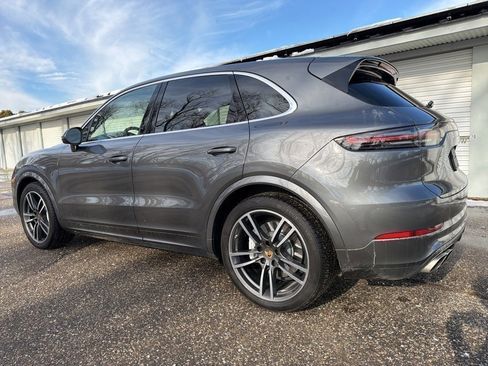 Used 2021 Porsche Cayenne Turbo image 4