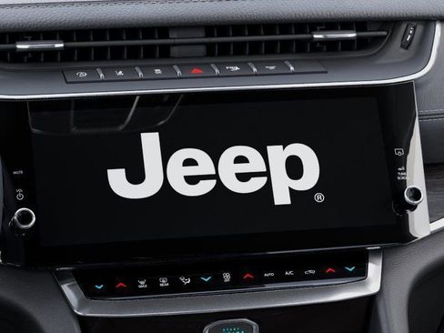 Used 2026 Jeep Grand Cherokee Altitude AWD/4WD image 18