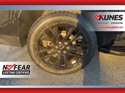 Used 2023 GMC Yukon XL SLE image 13