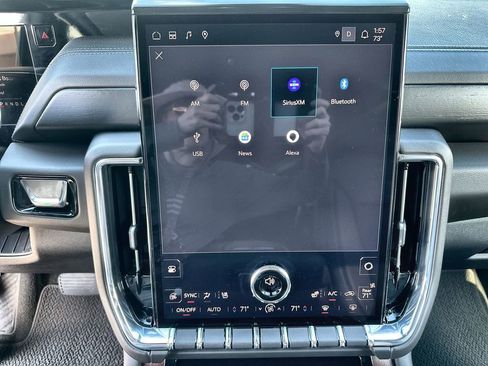 Used 2025 GMC Yukon Denali image 13