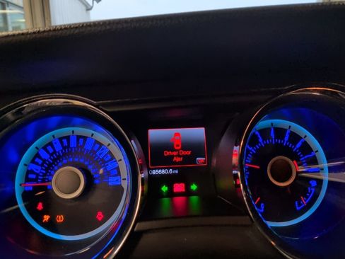Used 2013 Ford Mustang GT Premium w/ Electronics Pkg RWD image 6