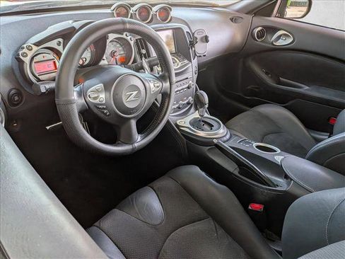 Used 2010 Nissan 370Z Touring image 9