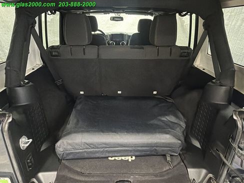 Used 2016 Jeep Wrangler Unlimited Sahara w/ Connectivity Group AWD/4WD image 15