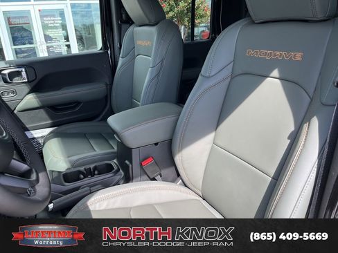 New 2025 Jeep Gladiator Mojave image 4