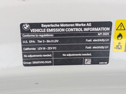 Used 2025 BMW i4 eDrive40 w/ M Sport Package RWD image 25