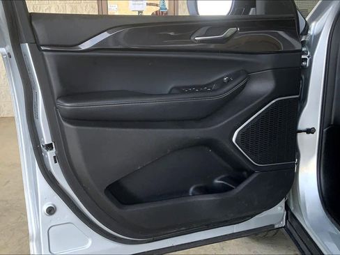 Used 2021 Jeep Grand Cherokee L Laredo w/ Luxury Tech Group I image 20