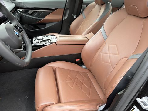 Certified 2025 BMW 530i w/ Premium Package image 21