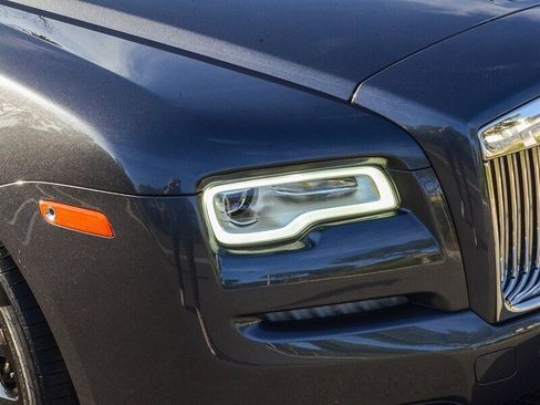 Used 2019 Rolls-Royce Dawn image 10