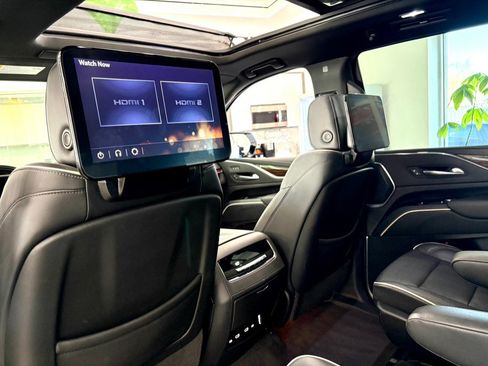 Used 2023 Cadillac Escalade Premium Luxury image 16