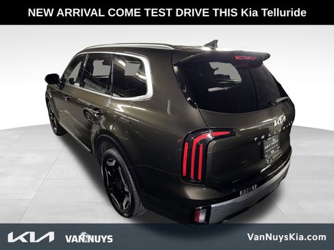 Used 2023 Kia Telluride EX w/ EX Captain's Chair Package AWD/4WD image 3