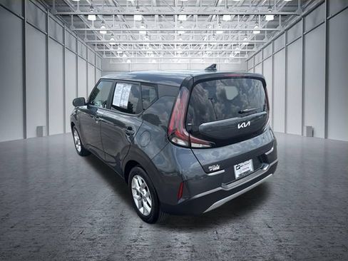Used 2024 Kia Soul LX w/ Option Group 015 FWD image 3