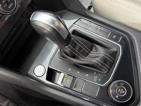 Used 2021 Volkswagen Tiguan SEL AWD/4WD image 18